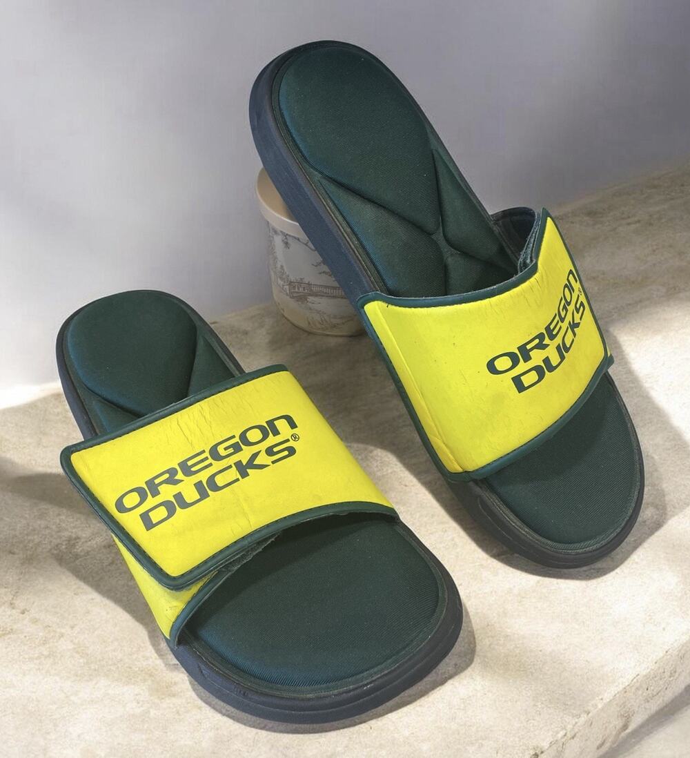 Oregon Ducks Cushioned Slide Sandals Adjustable Men’s Size XL 13-14 -Comfortable